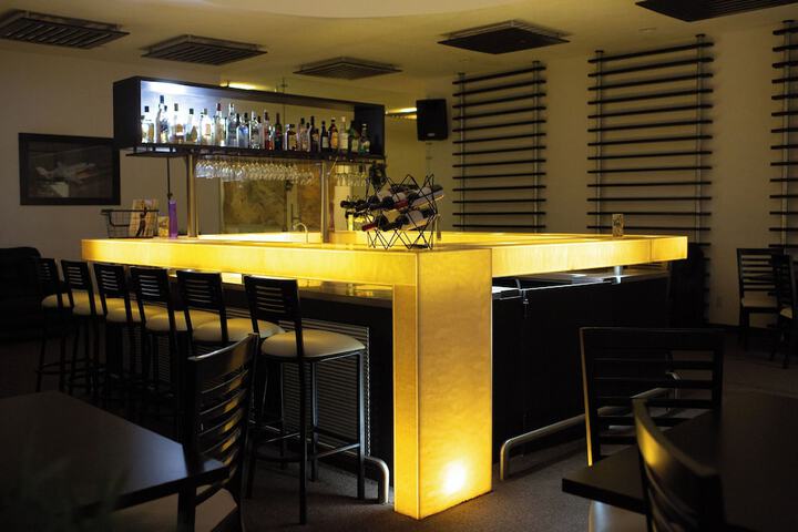 Lounge 14 of 17