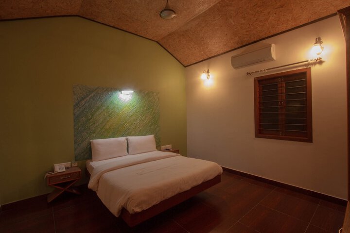Room 4 of 13