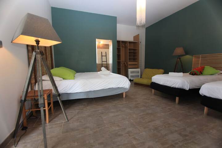 Room 17 of 39