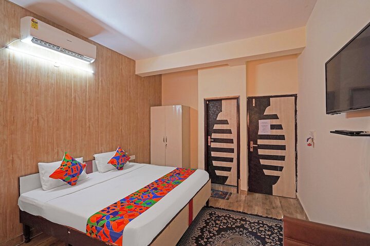 Room 14 of 32