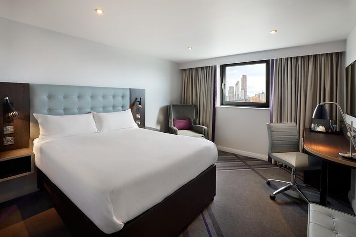 Room 2 of 25