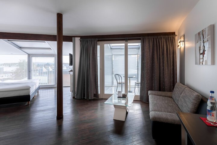 Room 16 of 33