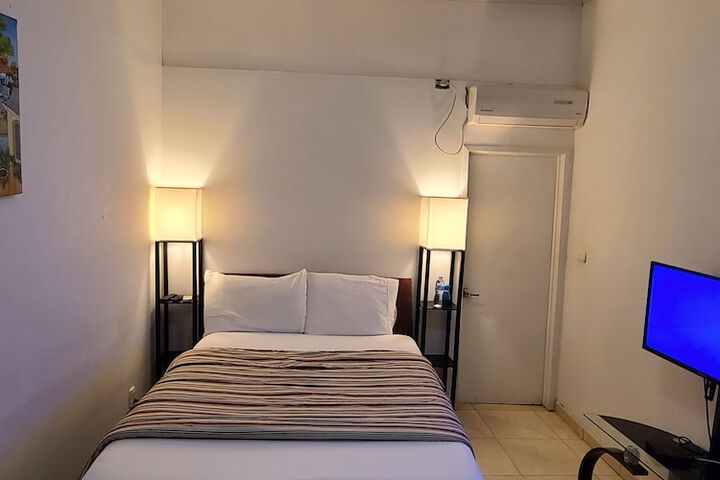 Room 16 of 36