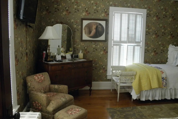 Room 3 of 24
