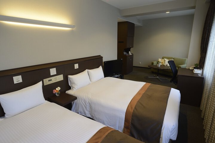 Room 4 of 32