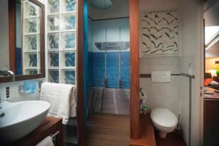 Room 3 of 7