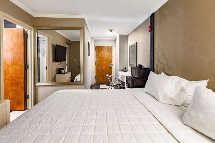 Room 4 of 24