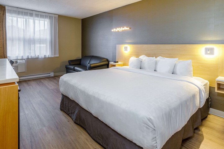 Room 16 of 28