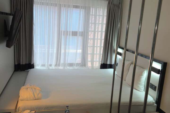 Room 37 of 80