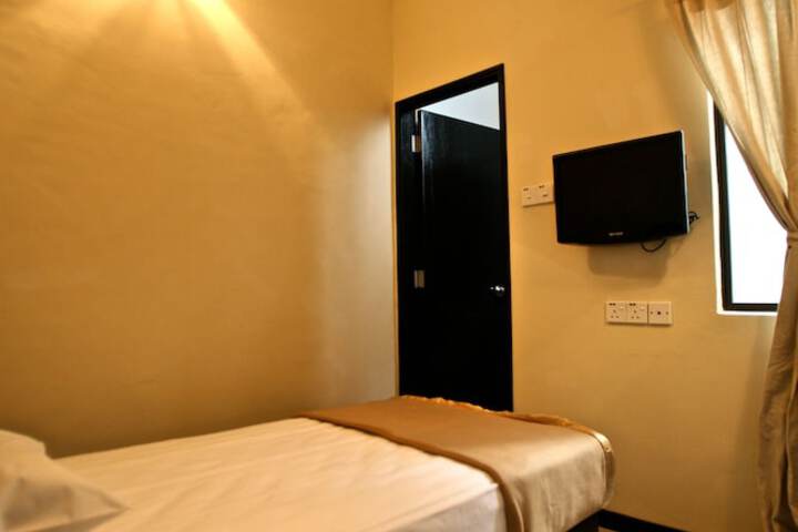 Room 16 of 32
