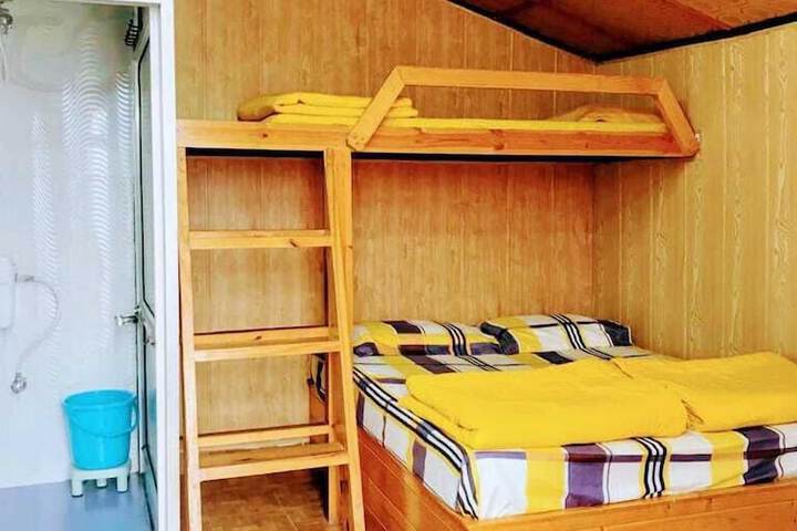 Room 18 of 143