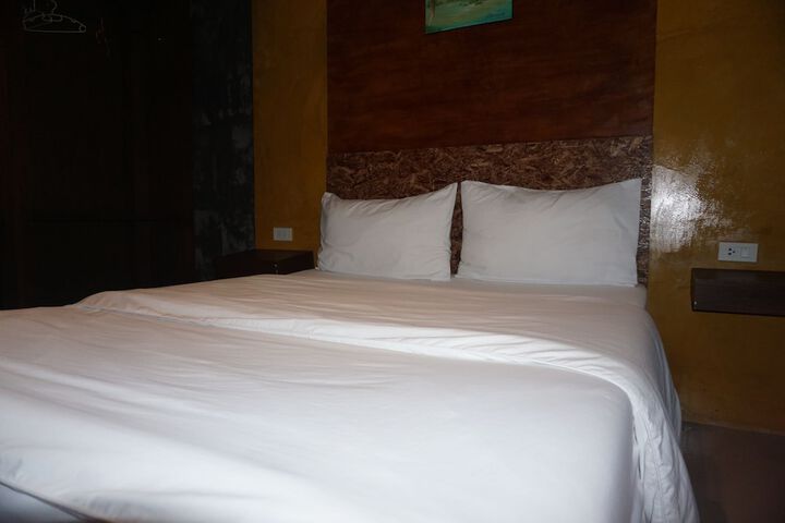 Room 3 of 32