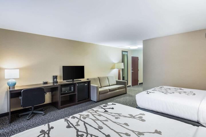 2 Queen Beds Accessible (3 of 10)