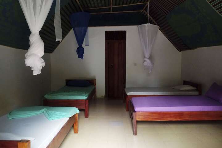 Room 11 of 80