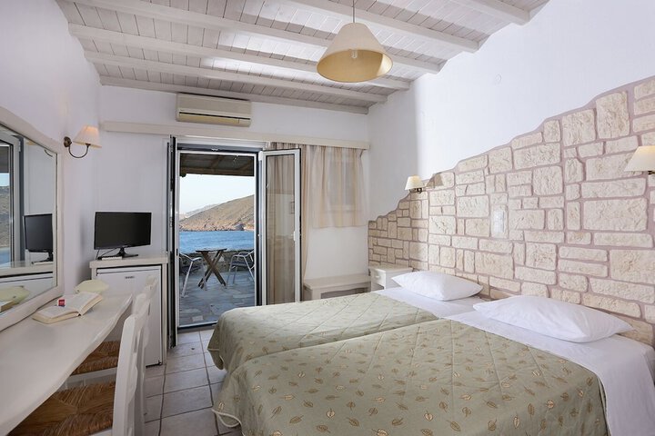 Room 3 of 92