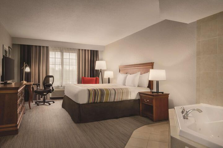 1 King Bed Accessible (16 of 17)