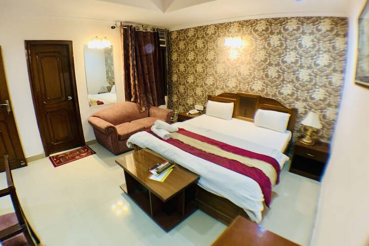 Room 3 of 71