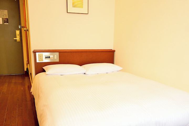 Room 9 of 42