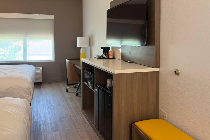 Room 32 of 63