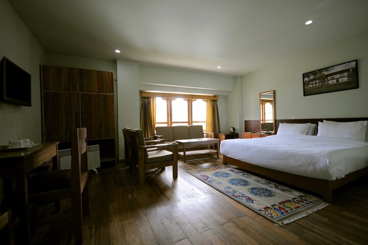 Room 9 of 33
