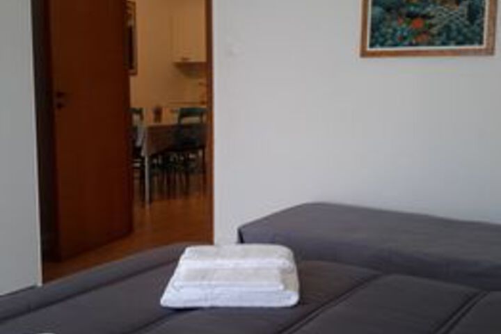 Room 9 of 36