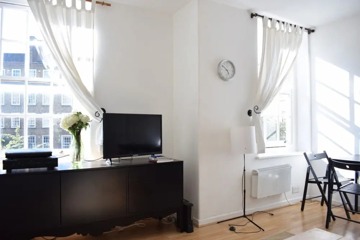 Room 2 of 12
