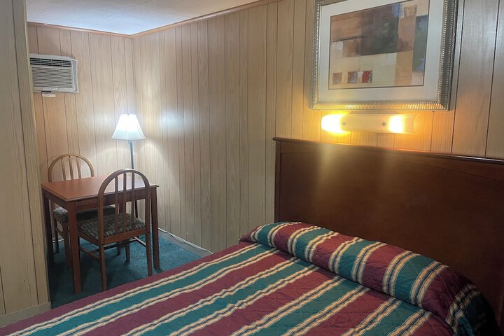 Room 17 of 36