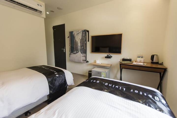 Room 13 of 37