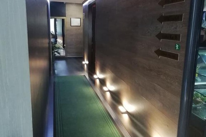 Ballroom/Hall 21 of 21