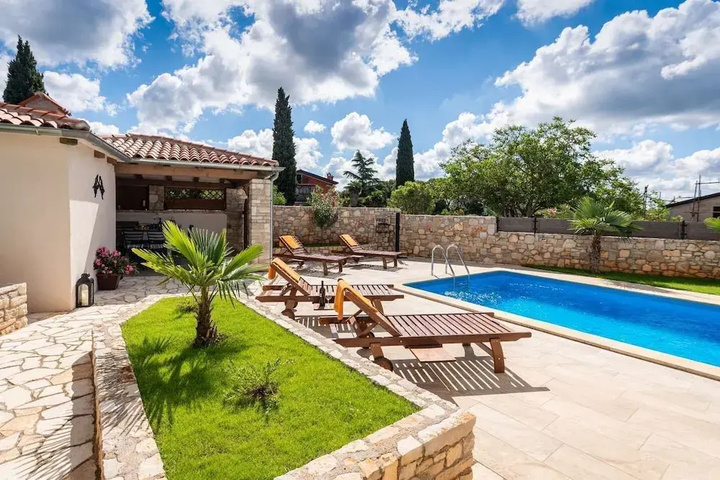 Pool 12 of 21