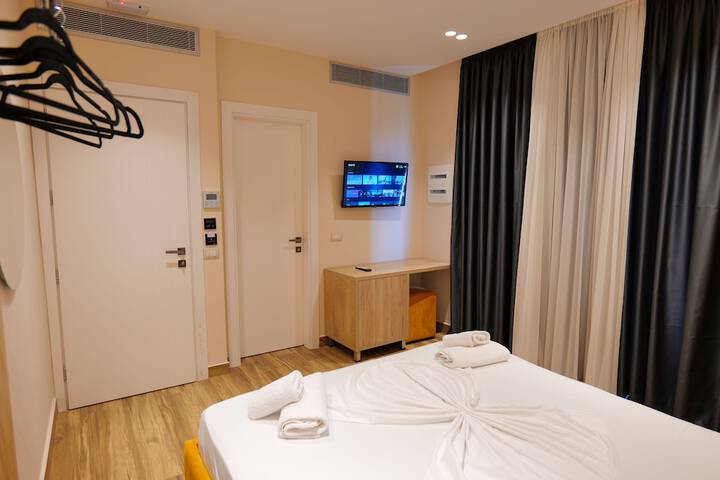 Room 32 of 107