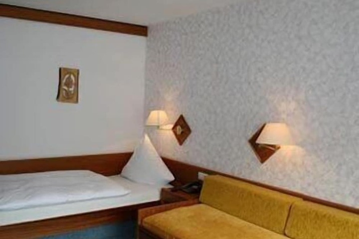 Room 6 of 47