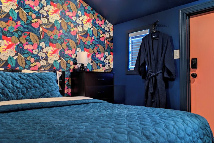 Room 33 of 115