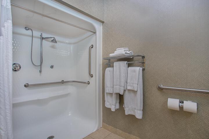 2 Double Beds (4 of 9)
