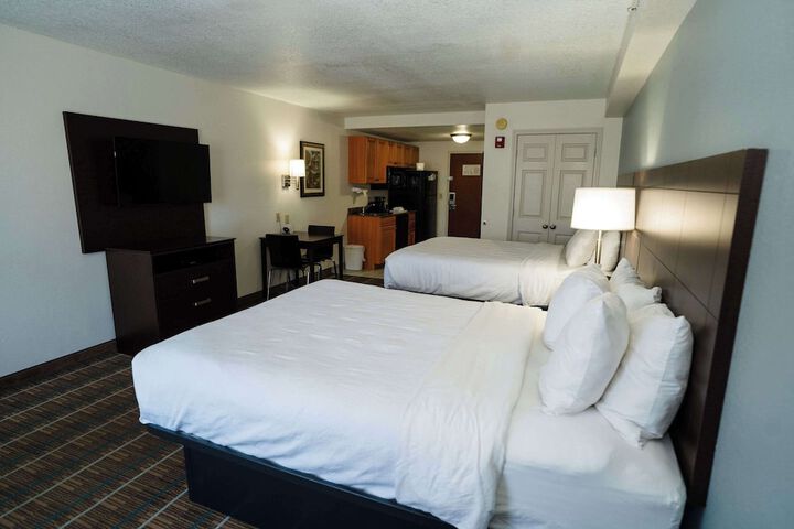 1 Queen Bed Efficiency (15 of 26)