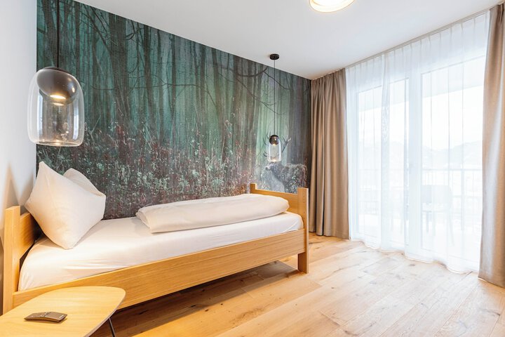 Room 27 of 62