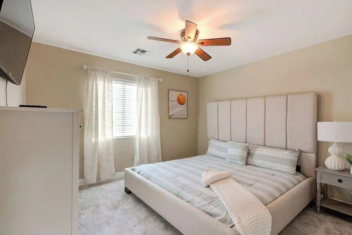 Room 5 of 14