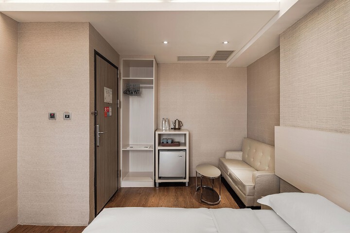 Room 37 of 65