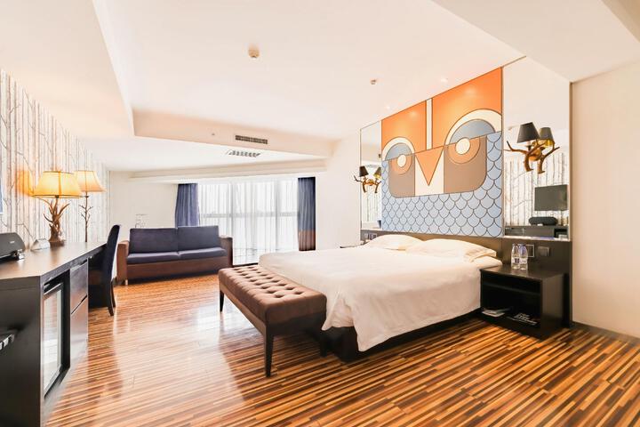 Room 30 of 53