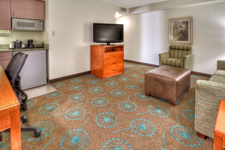 1 King Bed with Refrigerator, Microwave (26 of 29)