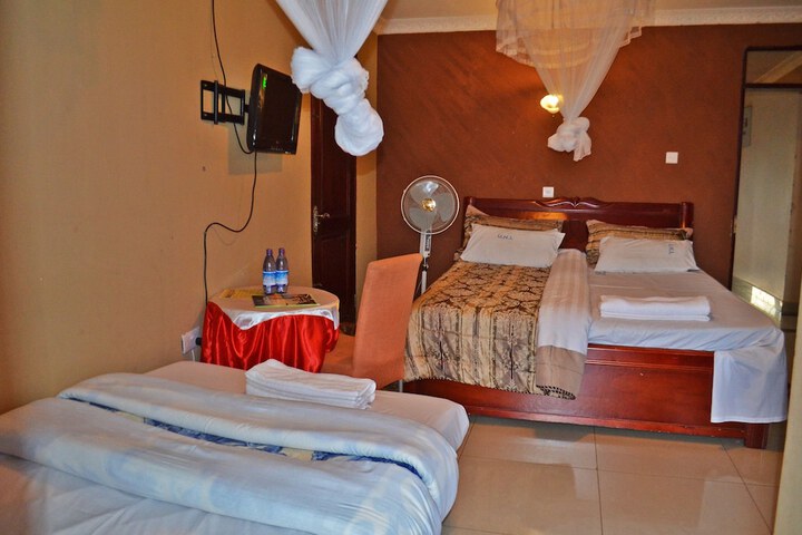 Room 3 of 20