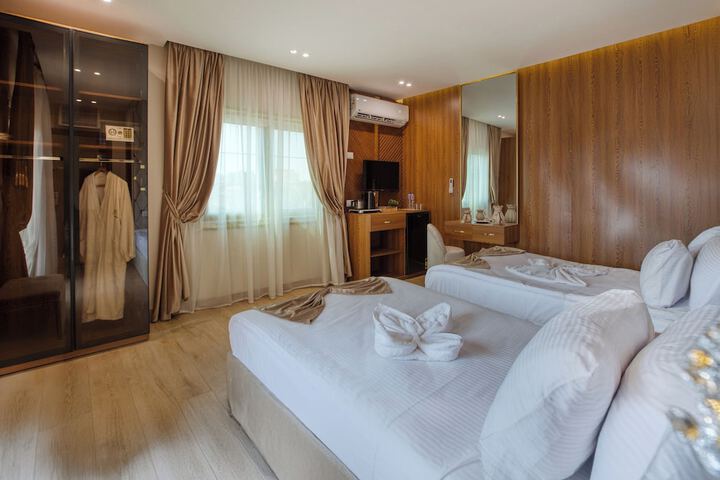 Room 42 of 183