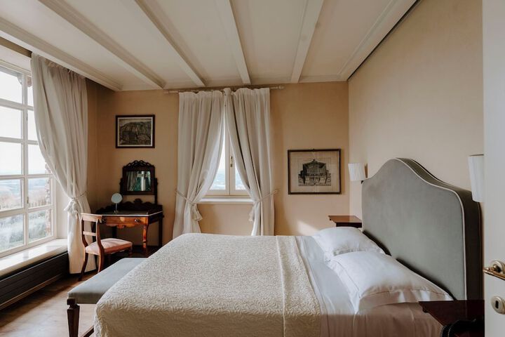 Room 7 of 48