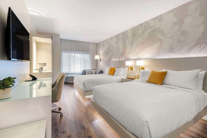2 Queen Beds (3 of 3)