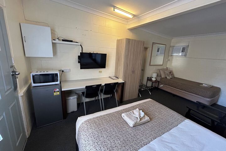 Room 8 of 11