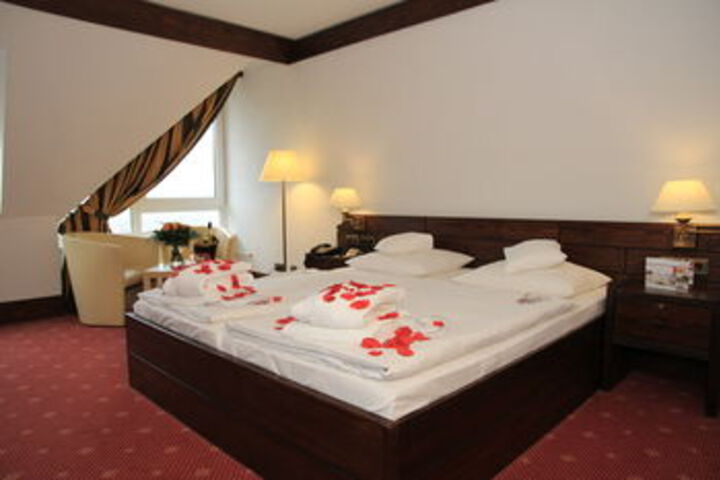 Room 33 of 72