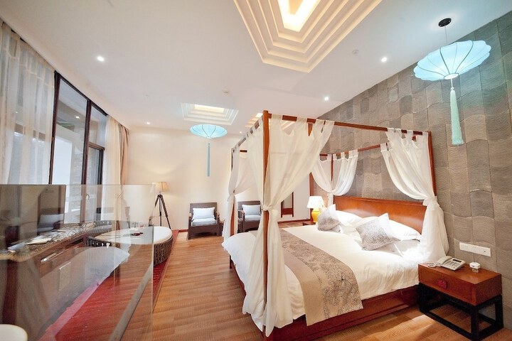 Room 15 of 161