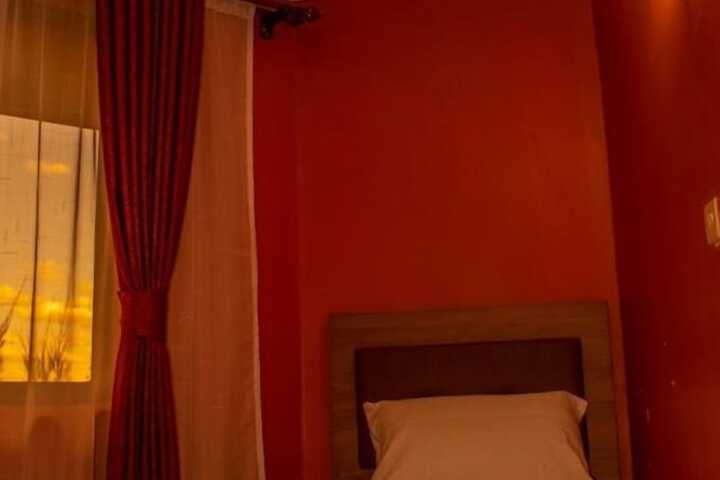 Room 12 of 34