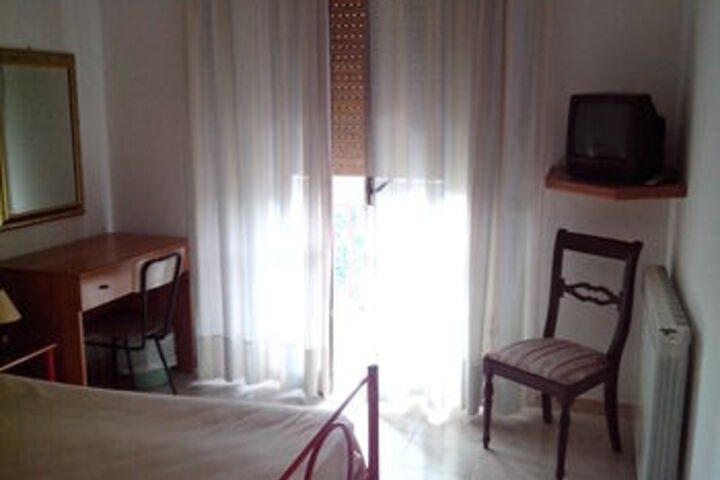 Room 10 of 24
