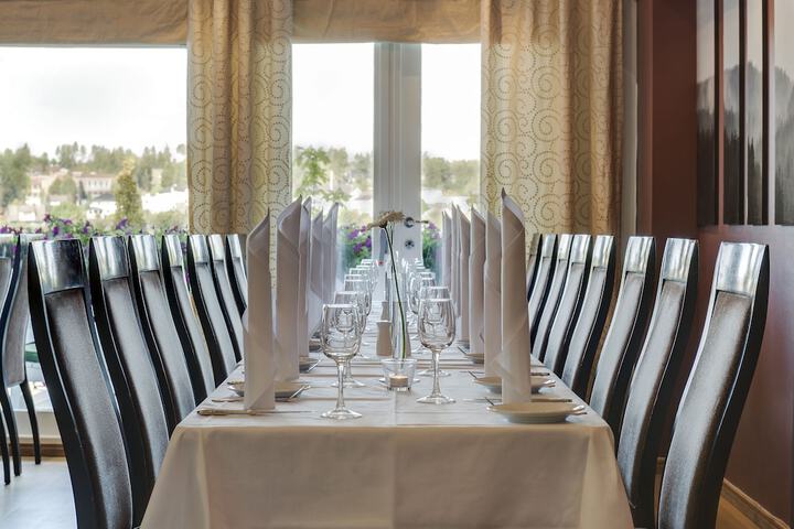 Dining 36 of 76